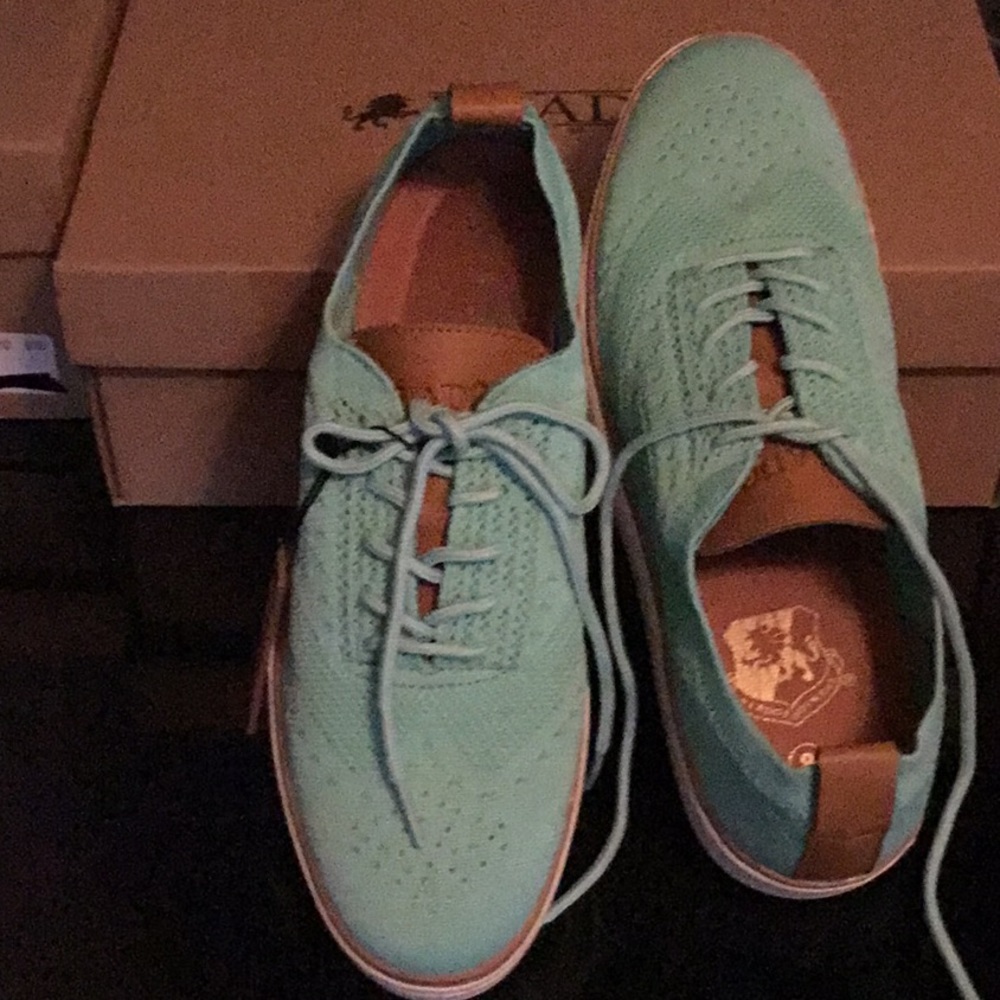 Cute new ladies lace ups